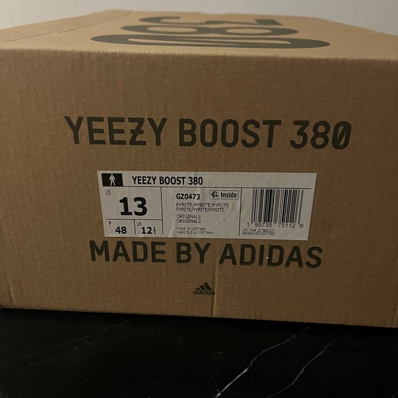 Adidas Yeezys - Picture 3 of 7